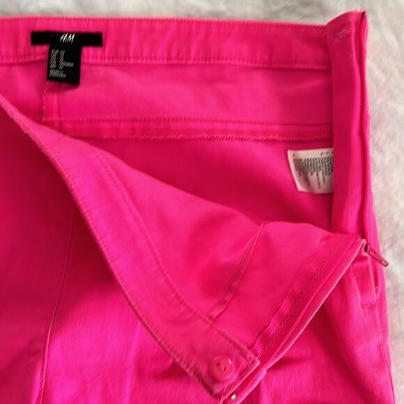 H&M women’s size 12 Hot Pink Skinny legs stretchy jean. Side zipper, no pockets - Picture 5 of 7